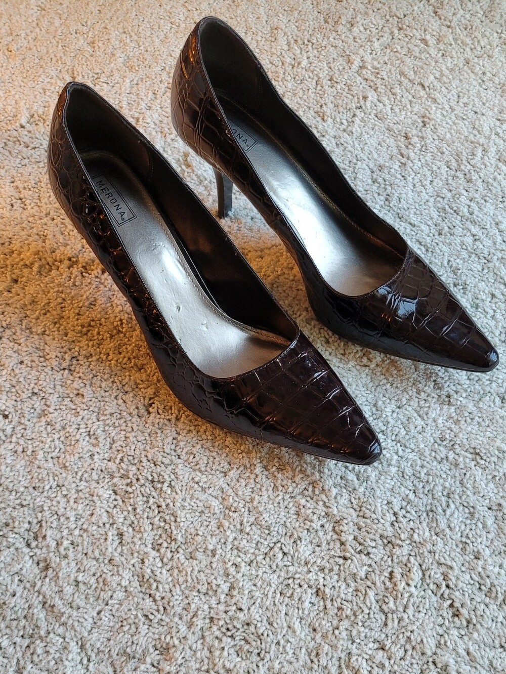 Croc-embossed Dark Brown Pumps With A Little Shine.  3 " Heels. Awesome Looking!